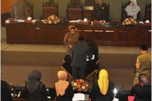 Sidang Paripurna Pengesahan APBD Kuningan Tahun 2015